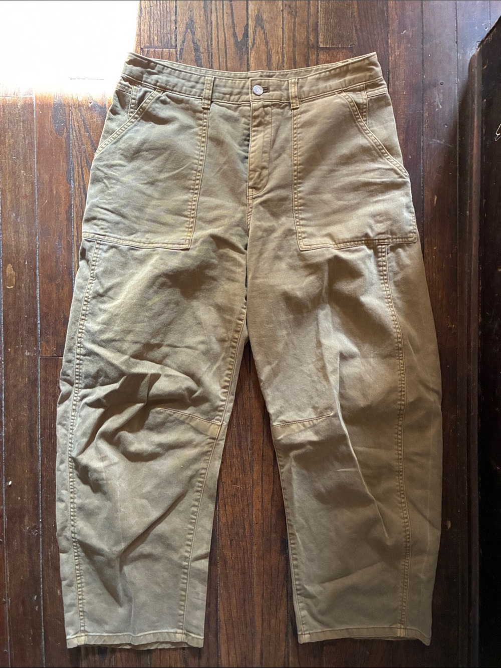 GAP Women's Cargo Pants in Tan